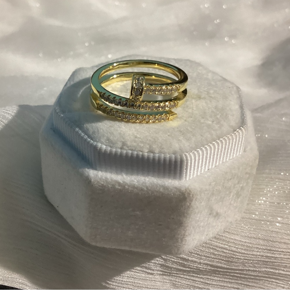 💋💄18k Gold Polymer Sparkling Zircon Swirl Nail Ring - Picture 17 of 17